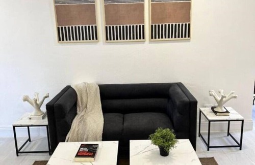Evaristo Morales Apartamento | Suites By SalcedO 4