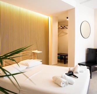 Marina di Pulsano Cama Y Desayuno | Suites Mediterranèè