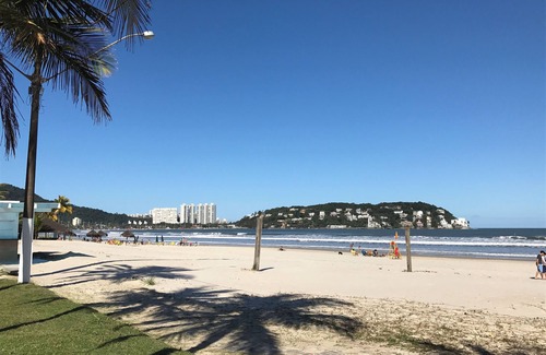 Enseada Apartamento | Casa Temporada Terreno con 4 habitaciones y 3 suites mejor playa de Guarujá !!