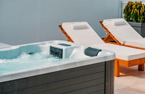 Alimos Apartamento | Suites with magical view & jacuzzi