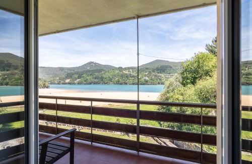 Sukarrieta Apartamento | Sukarrieta apartment by People Rentals