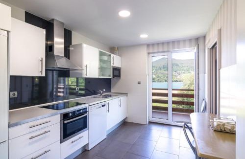 Sukarrieta Apartamento | Sukarrieta apartment by People Rentals