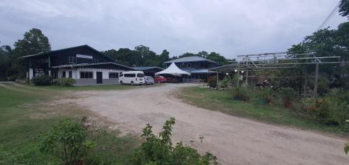 Sukau Cama Y Desayuno | Sukau Village View Stay & Backpackers