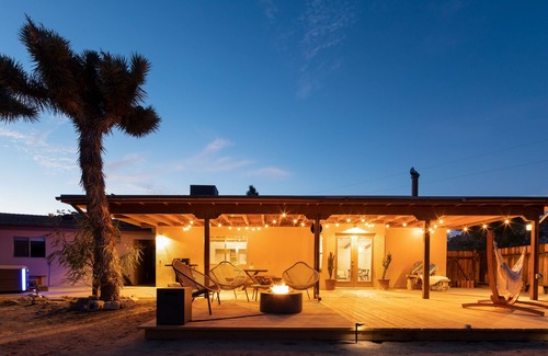 Monument Manor Casa | 🌵 Sukha Life Retreat - Beautiful Views, Close to JTNP Entrance w/Hot Tub 🌵