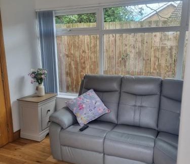 Carrickfergus Casa | Sullatober House with hot tub and games room