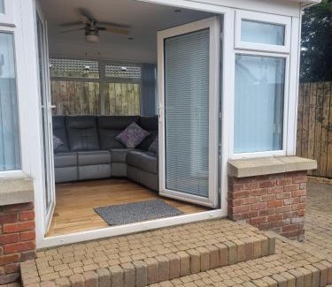 Carrickfergus Casa | Sullatober House with hot tub and games room