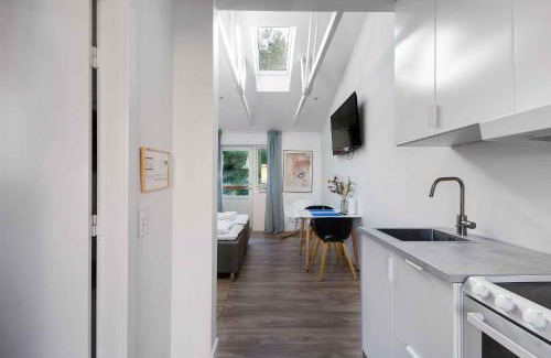 Svaneke Apartamento | Summer Apartment No 3 At Lovely Solgaarden