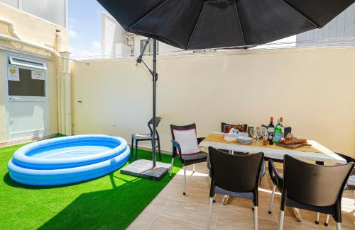 Mellieha Apartamento | Summer Breeze 3 Bedroom Family Maisonette with sunny terrace in Mellieha - by Getawaysmalta