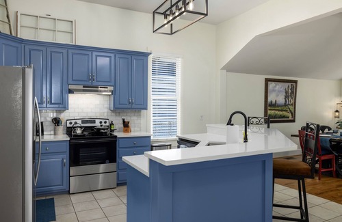 Forest Park Casa | Summer Breeze - 3BR/Backyard & Deck/Families