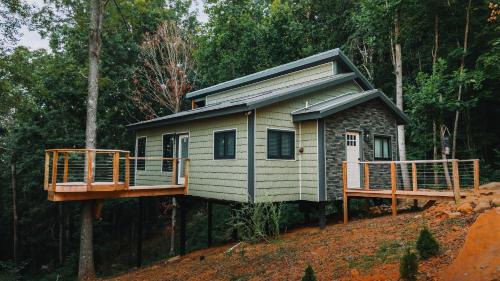Wildwood Casa | Summer Breeze at Willow Treehouse -Treetop Escapes
