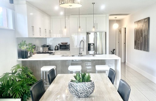 Henley Beach Casa | 🐬🏖HENLEY BEACH Summer Breeze Pets Welcome🏄‍♂️☀️🐶