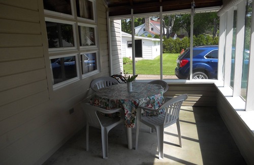 Silver Beach Cabaña | Alquiler de cabaña de verano en el hermoso lago Mullett, Cheboygan $ 730-835 / semana