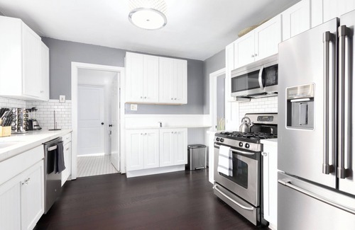 Stockton Casa | Summer discounts! King Bed, Sleeps 10, Pets ok mini-golf, arcade CLOSE 2 ALL