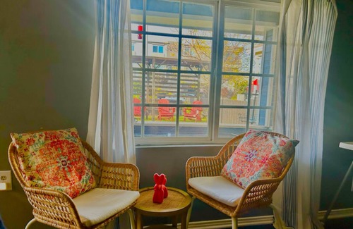Stockton Casa | Summer discounts! King Bed, Sleeps 10, Pets ok mini-golf, arcade CLOSE 2 ALL