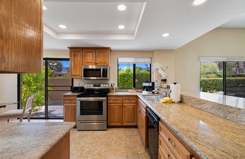 Palm Desert Condominio | Summer Escape: Save 25% Now!