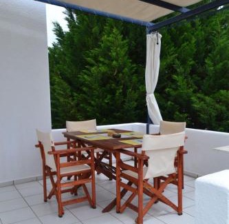 Kriopigi Casa | Summer Family House with sea view and garden