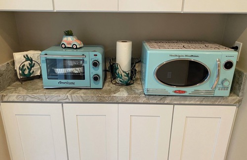 Oxnard Shores Casa | SUMMER FUN BEACH GETAWAY RETREAT - VINTAGE - NOSTALGIC SURF DECOR & OUTDOOR LIFE