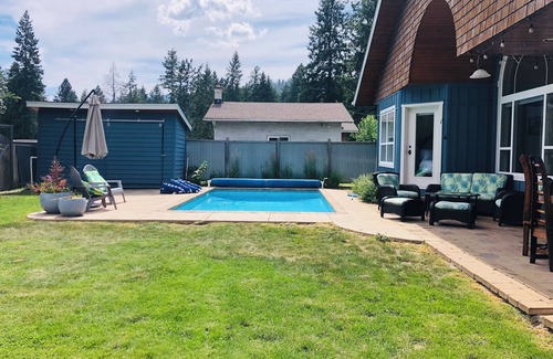 Christina Lake Casa | Summer Fun with Pool & Hot Tub!