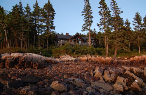 South Gouldsboro Casa | Summer Harbor Waterfront Home con 580 pies de costa