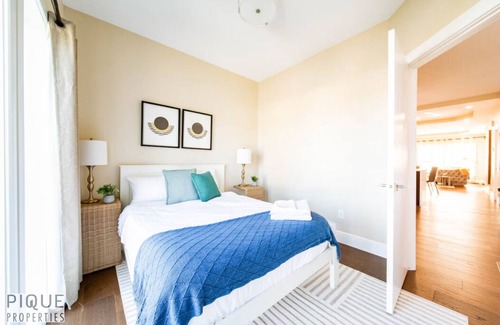 Jasper Place Hotel | *Summer Haven*HotTub*FireTable*KingBed*BBQ*Sleeps8