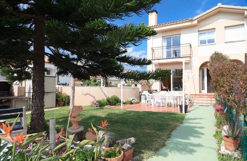 Miami Platja Chalet De Esquí | Casa Adosada con jardín Privado, BBQ y Piscina · UHC CASA MAGNOLIA