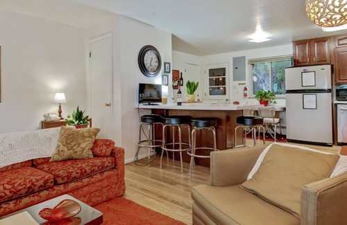 Colorado Springs Casa | ¡Verano divertido! Disfrute de caminatas para caminatas, ciclismo, restaurantes al aire libre, tiendas, VISTAS !!