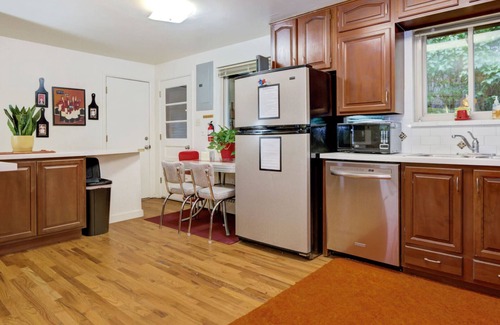 Colorado Springs Casa | ¡Verano divertido! Disfrute de caminatas para caminatas, ciclismo, restaurantes al aire libre, tiendas, VISTAS !!