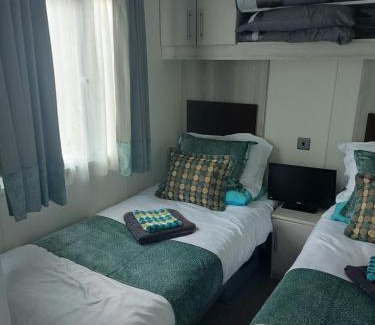 St Leonards-On-Sea Otro | Summer Lodge lovely big caravan in Hastings sleeps 6 free WiFi in caravan