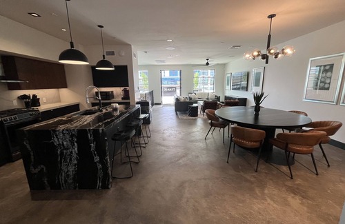 Entertainment District Casa | SUMMER RATES! ENTERTAINMENT DISTRICT PENTHOUSE 4417OldTown.com DISCOUNTS ON EXTENDED STAYS