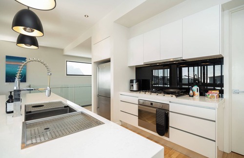 Curlewis Casa | Summer-Ready Retreat: Sparkling Bay Views, Heated Pool, Fire Pit & Games