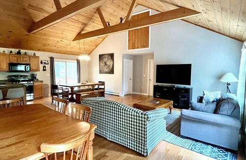 Madison Casa | Summer Retreat in the White Mountains; Private Lakes & Hiking.
