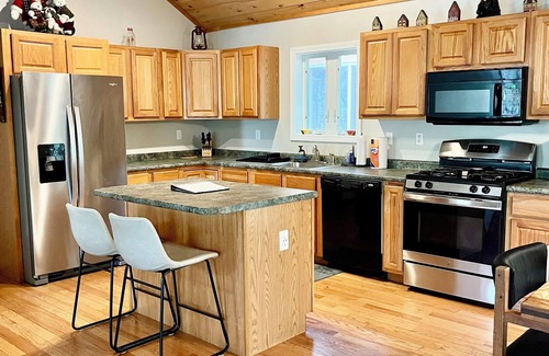 Madison Casa | Summer Retreat in the White Mountains; Private Lakes & Hiking.