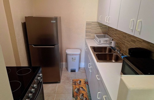 Stapledon Gardens Apartamento | Summer's Haven centrally located, 5min drive to Beaches, Hotels and Restaurants