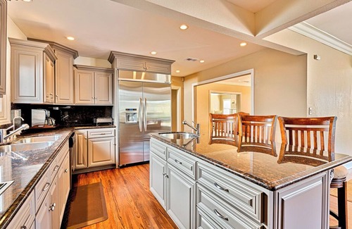 Los Feliz Casa | FALL SPECIALS - Magnificent Hollywood Hills Home Nestled in Celebrity Enclave