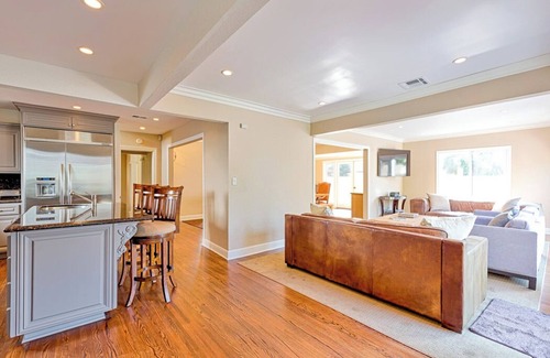 Los Feliz Casa | FALL SPECIALS - Magnificent Hollywood Hills Home Nestled in Celebrity Enclave