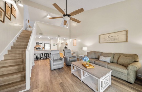 Laguna Beach Condominio | Summer Sale: Well-Stocked Gulf Front Retreat with Amazing Views! Community Pool!