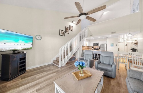 Laguna Beach Condominio | Summer Sale: Well-Stocked Gulf Front Retreat with Amazing Views! Community Pool!