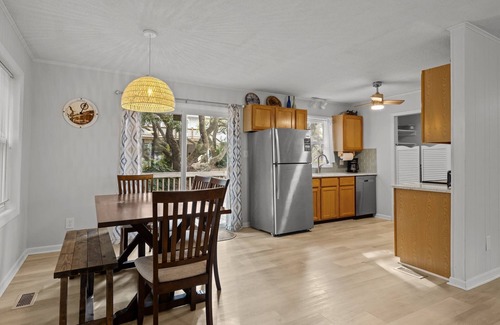 Emerald Isle Cabaña | Summer Shade - sound and beach access. Newly remodeled and furnished in 2023!