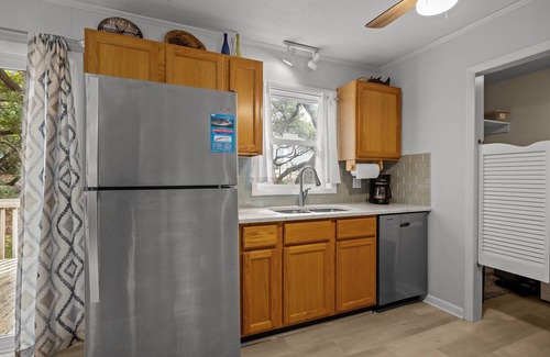 Emerald Isle Cabaña | Summer Shade - sound and beach access. Newly remodeled and furnished in 2023!