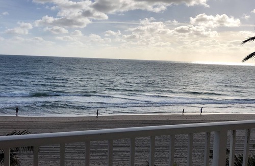 Lauderdale-by-the-Sea Apartamento | Escapada a la playa! Condominio frente al mar totalmente remodelado y amueblado