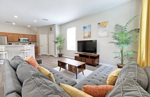 Bellavida Casa | Summer Sparkle - 4 bedroom / 4 bathroom pool home with hot tub and games room