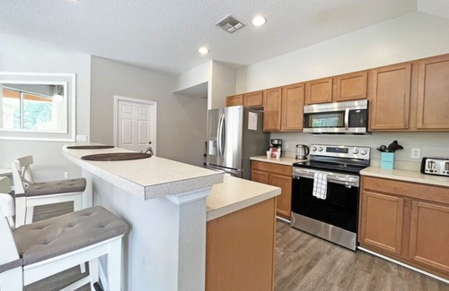 Bellavida Casa | Summer Sparkle - 4 bedroom / 4 bathroom pool home with hot tub and games room