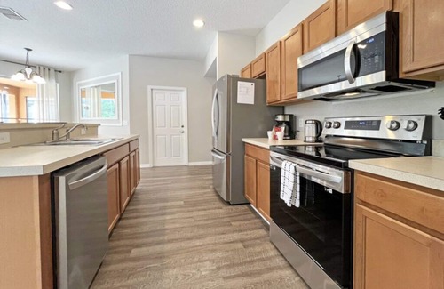 Bellavida Casa | Summer Sparkle - 4 bedroom / 4 bathroom pool home with hot tub and games room