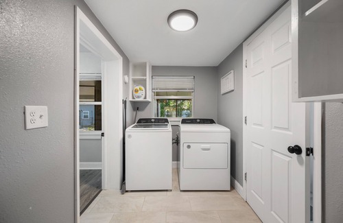 Winter Haven Casa | Summer Specials! Pet Friendly, 7 Beds, Family Oasis