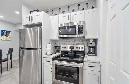 East Little Havana Casa | Summer Stay - Hot Tub - 5min to Brickell & Nightlife