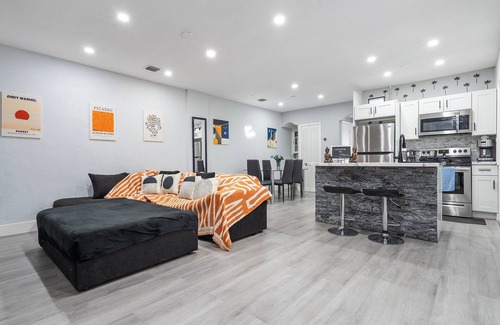East Little Havana Casa | Summer Stay - Hot Tub - 5min to Brickell & Nightlife
