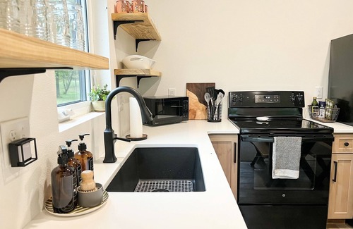 Necedah Casa | Summer Tiny Home and Bunkhouse getaway at Timber Landing! Hot Tub & Wood Sauna