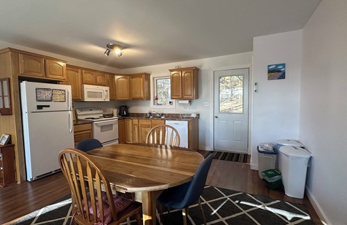 Stanley Bridge Cabaña | Summer Twilight Cottage | Peaceful 2BR Retreat with Office, Deck & Firepit