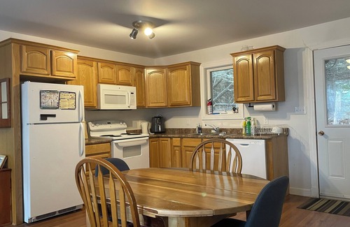 Stanley Bridge Cabaña | Summer Twilight Cottage | Peaceful 2BR Retreat with Office, Deck & Firepit