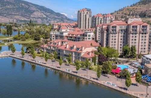 Kelowna Central Business District Apartamento | Summer Vacation in Kelowna Delta Grand Okanagan 1 Bdrm condo